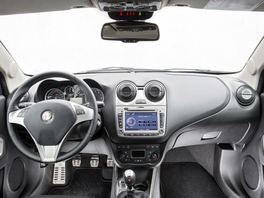 Торпедо Alfa Romeo MiTo TwinAir (955) 2012 года  (UK) (фото 10 из 42)
